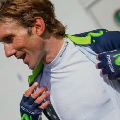 Endura Transrib L/S Baselayer -Cykler Salgsbutik E3072 detail transrib baselayer worn by movistar team